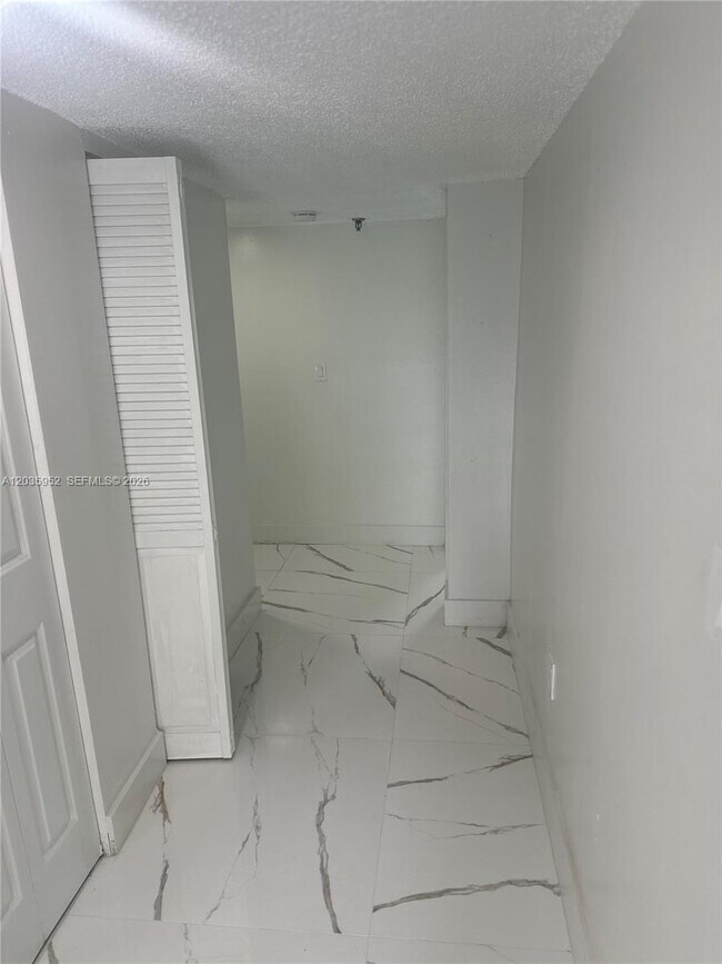 Foto del edificio - 17050 NW 55th Ave