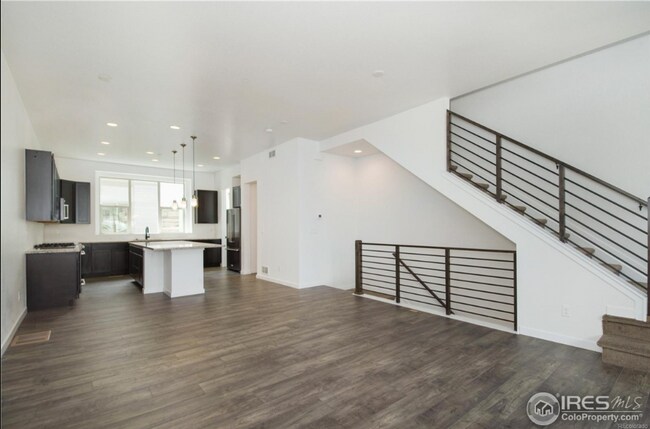 Foto del edificio - Beautiful 3 bed/3.5 bath Superior Townhome - Available May 4th!