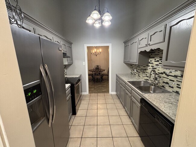 Foto del edificio - 326 Stoney Creek Ave