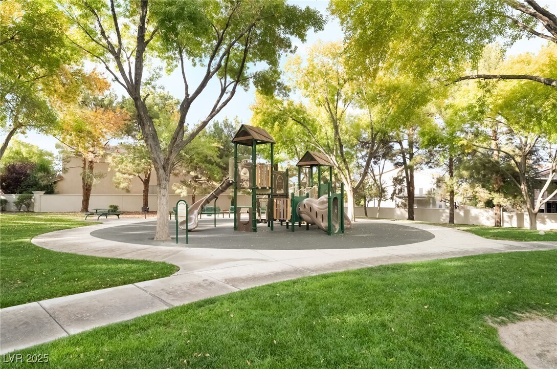 Foto del edificio - 299 Queen Creek Cir