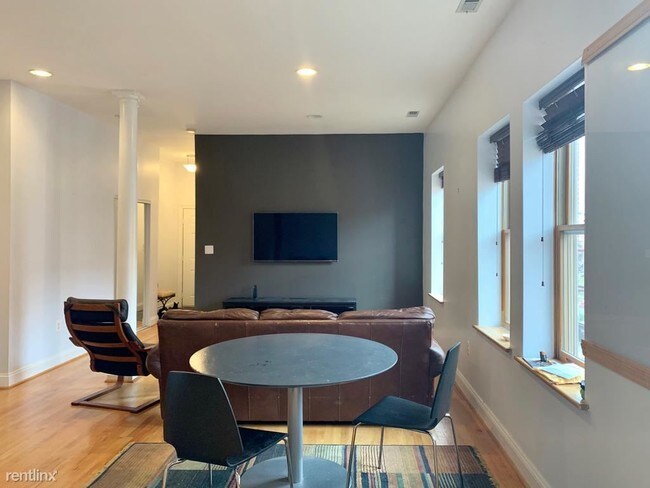 Foto del edificio - 1427 Chapin St NW