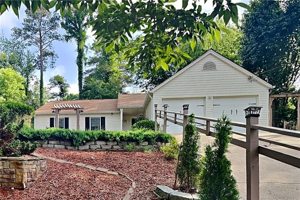 Foto principal - 815 Riverstone Ln