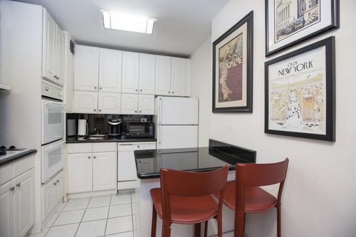 Foto del edificio - 305 E 40th St