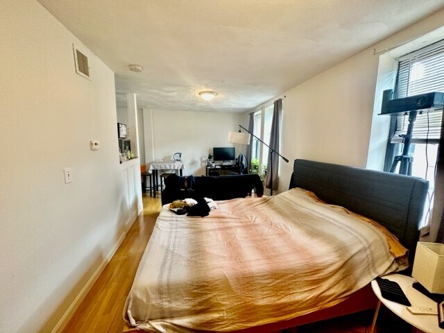 Building Photo - 340 North St