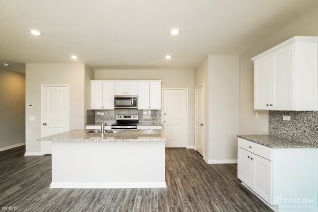 Foto del edificio - 14350 Palm Ridge