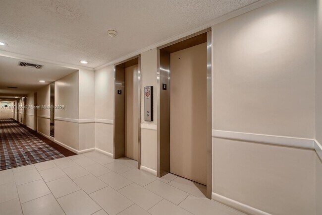 Building Photo - 1050 SE 15th St