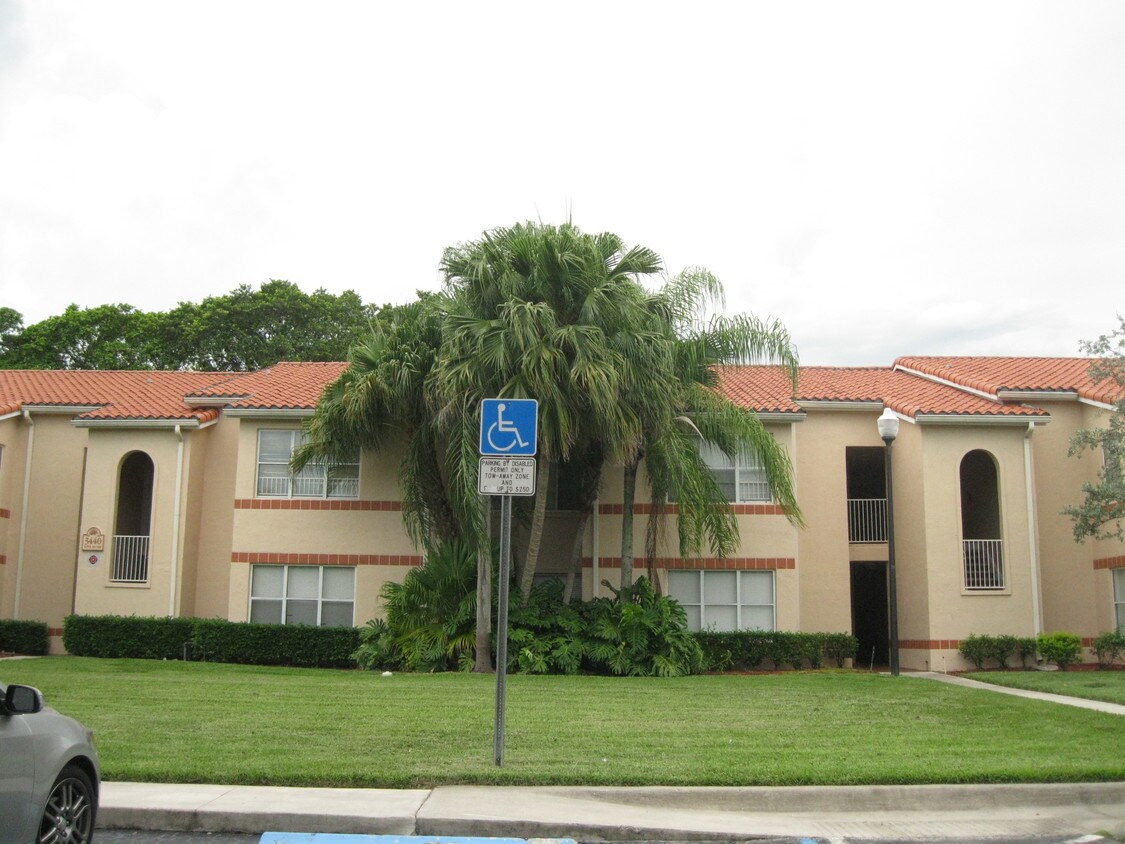 Primary Photo - 3440 Pinewalk Dr N