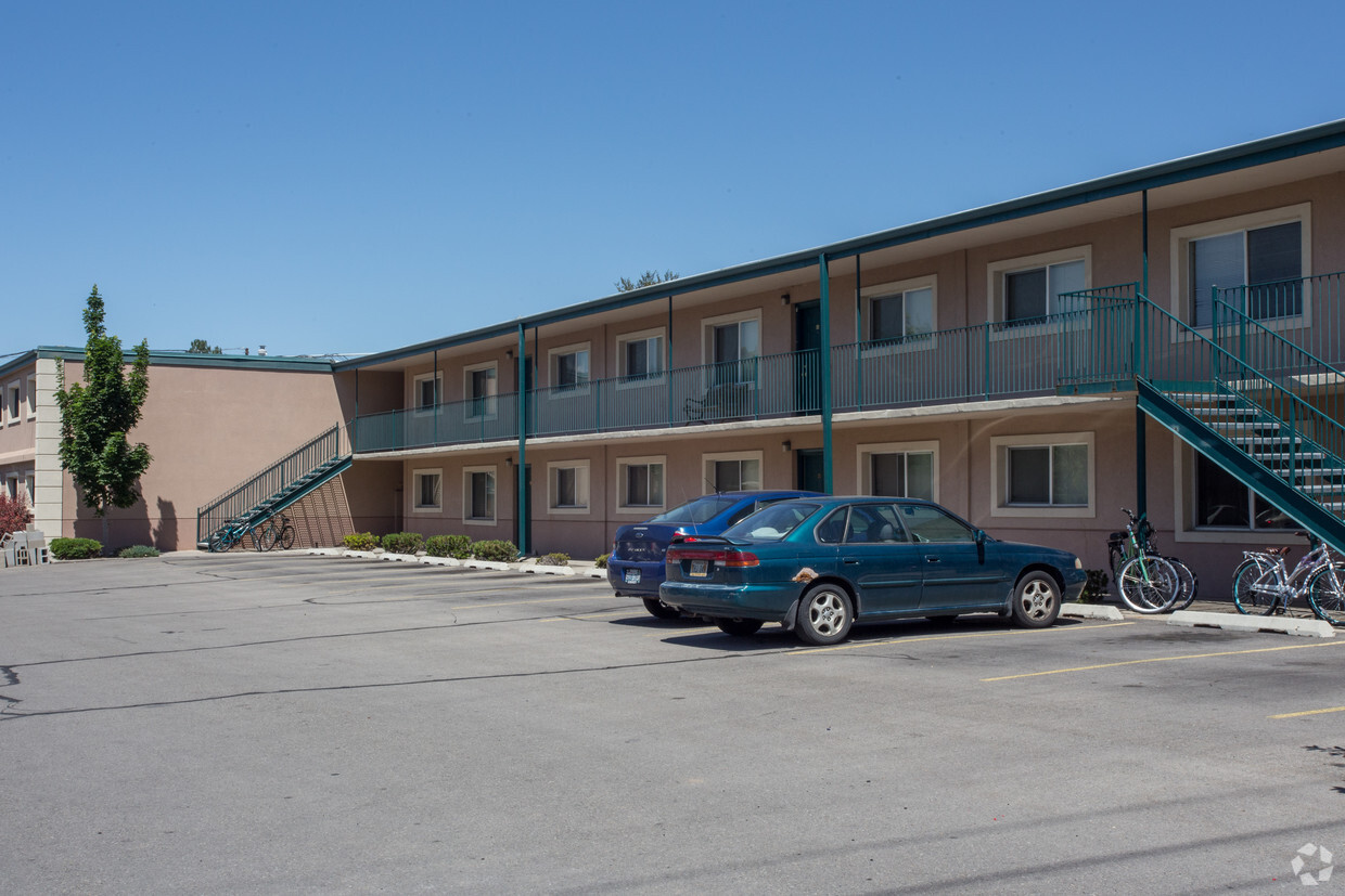 Building Photo - Cinamon Tree Apartments