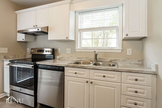 Building Photo - 107 Flagstone Ln