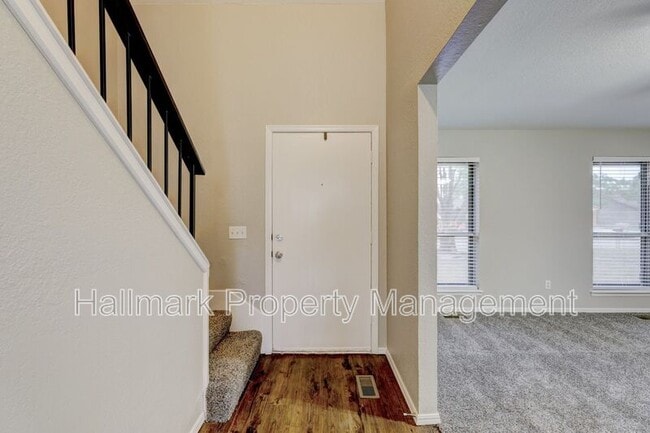 Building Photo - 816 N Briarcliff Dr