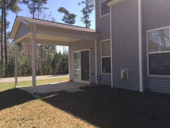 Building Photo - 3 Bedroom 2.5 Bath House in Buckshire - Su...