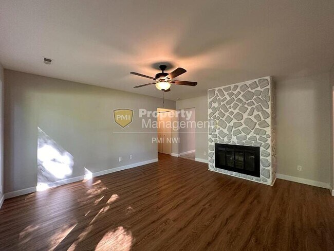 Building Photo - 613 Southwind Dr