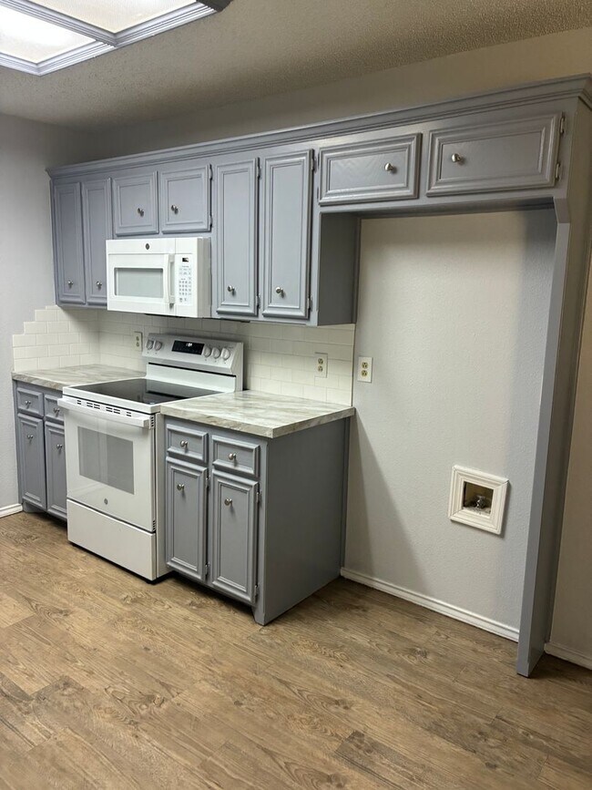 Foto del edificio - Price Improvement on this 4 bedroom