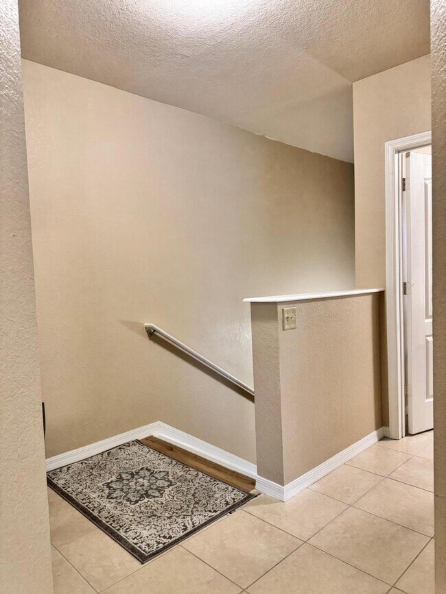 Building Photo - 112 SW Peacock Blvd