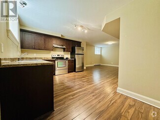 Building Photo - 2895 Edgemont Blvd