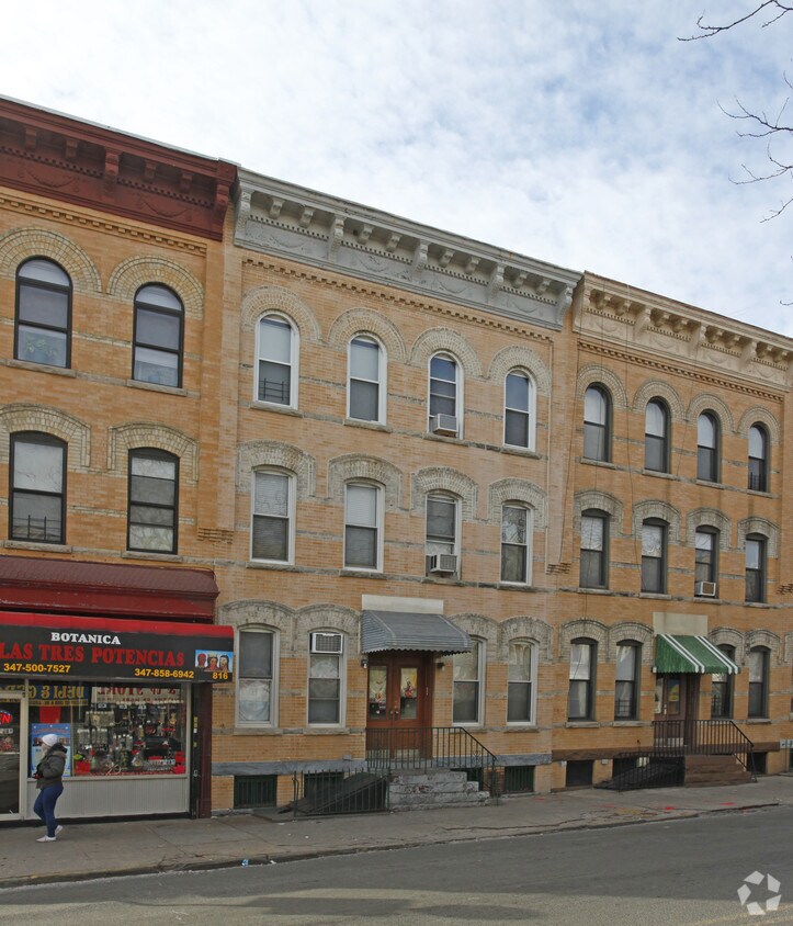 Foto del edificio - 814 Seneca Ave
