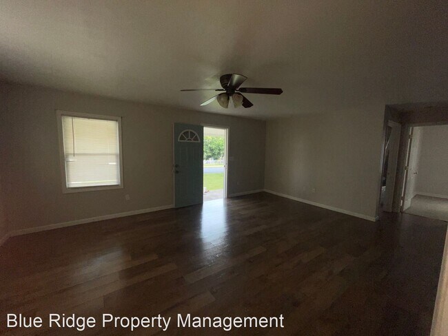 Foto del edificio - 2 br, 1 bath House - 701 Gillespie Avenue