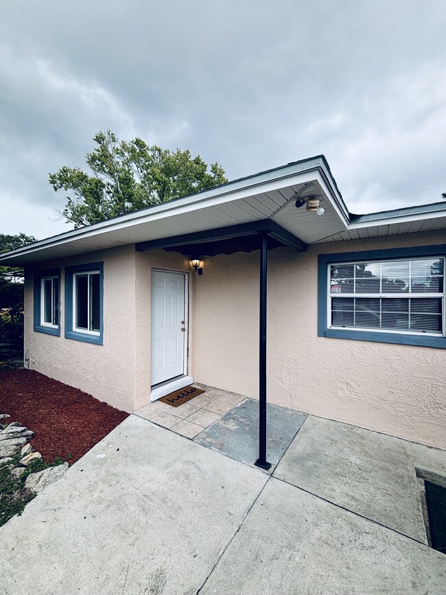 Building Photo - 1108 Myrtle Ln
