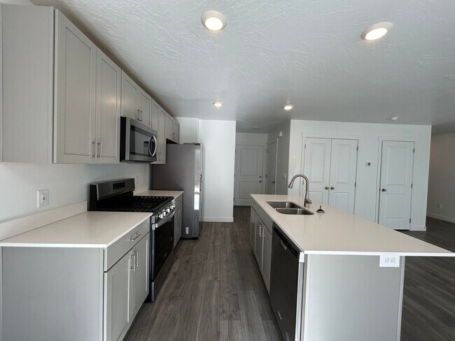 Building Photo - 317 W 2050 N