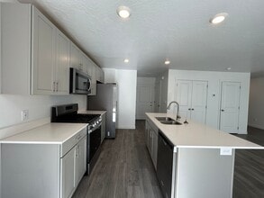 Building Photo - 317 W 2050 N