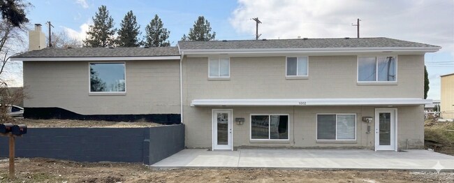 Building Photo - 702 S 1st Ave