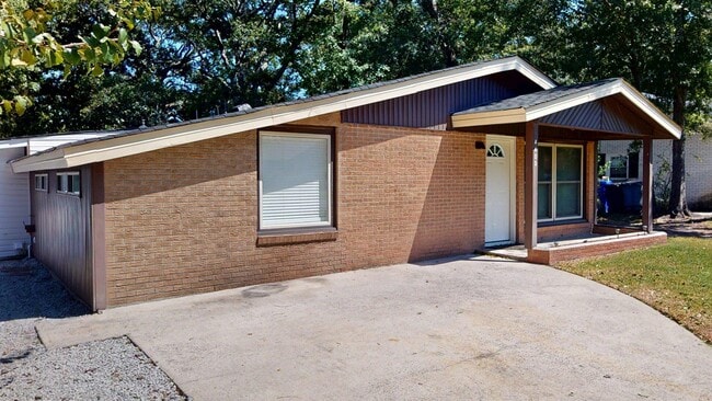 Building Photo - 4403 Ventura Dr