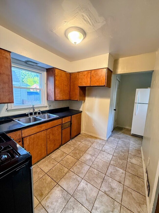 Building Photo - 1055 Beardsley St