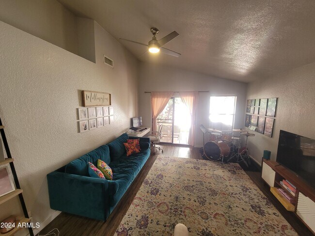 Foto del edificio - 1028 E Sunburst Ln