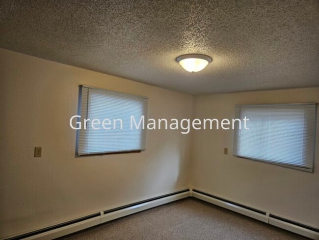 Building Photo - 2 Bedroom Heat Paid with Garage