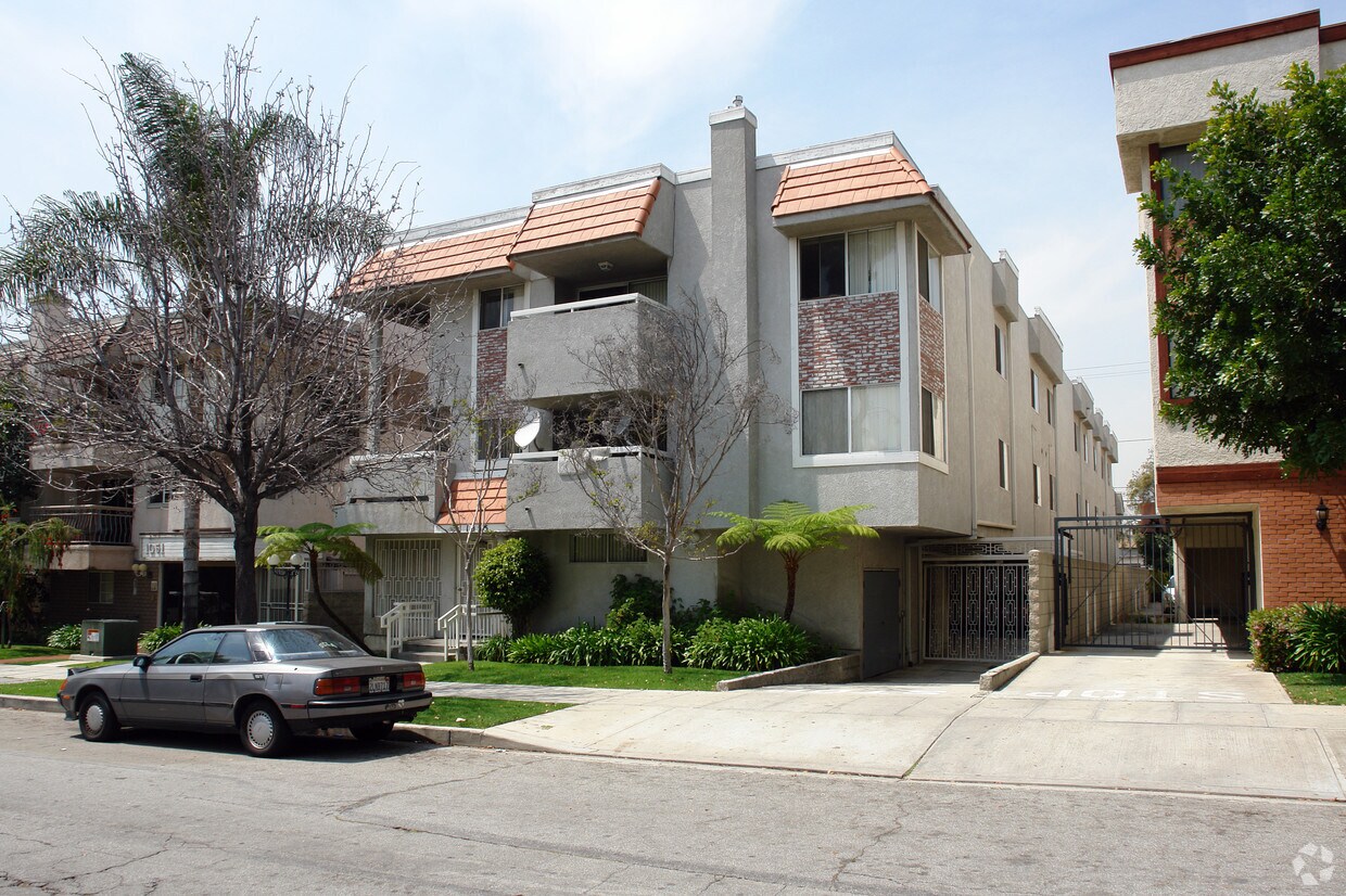 Foto del edificio - 1055 Spazier Ave