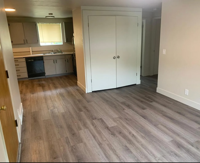 Building Photo - 1592 S 500 E