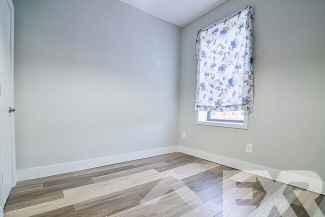 Foto del edificio - 1148 Rogers Ave
