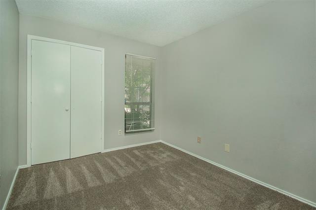 Foto del edificio - 5436 Village Green Dr