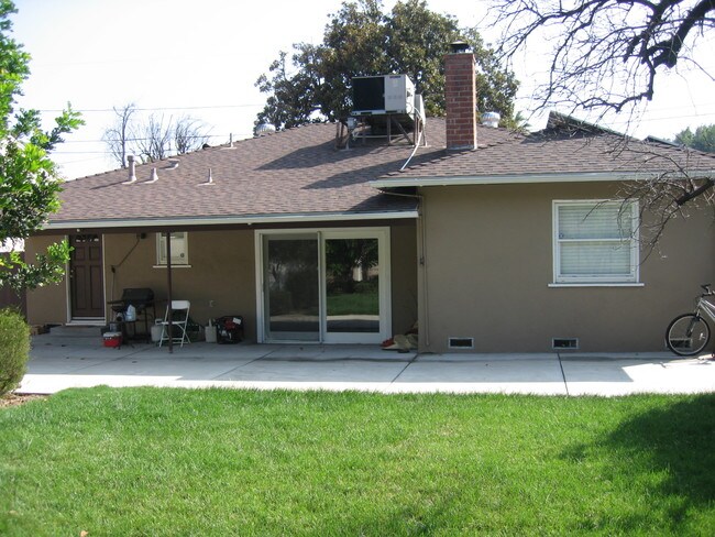 Building Photo - 14353 Runnymede St