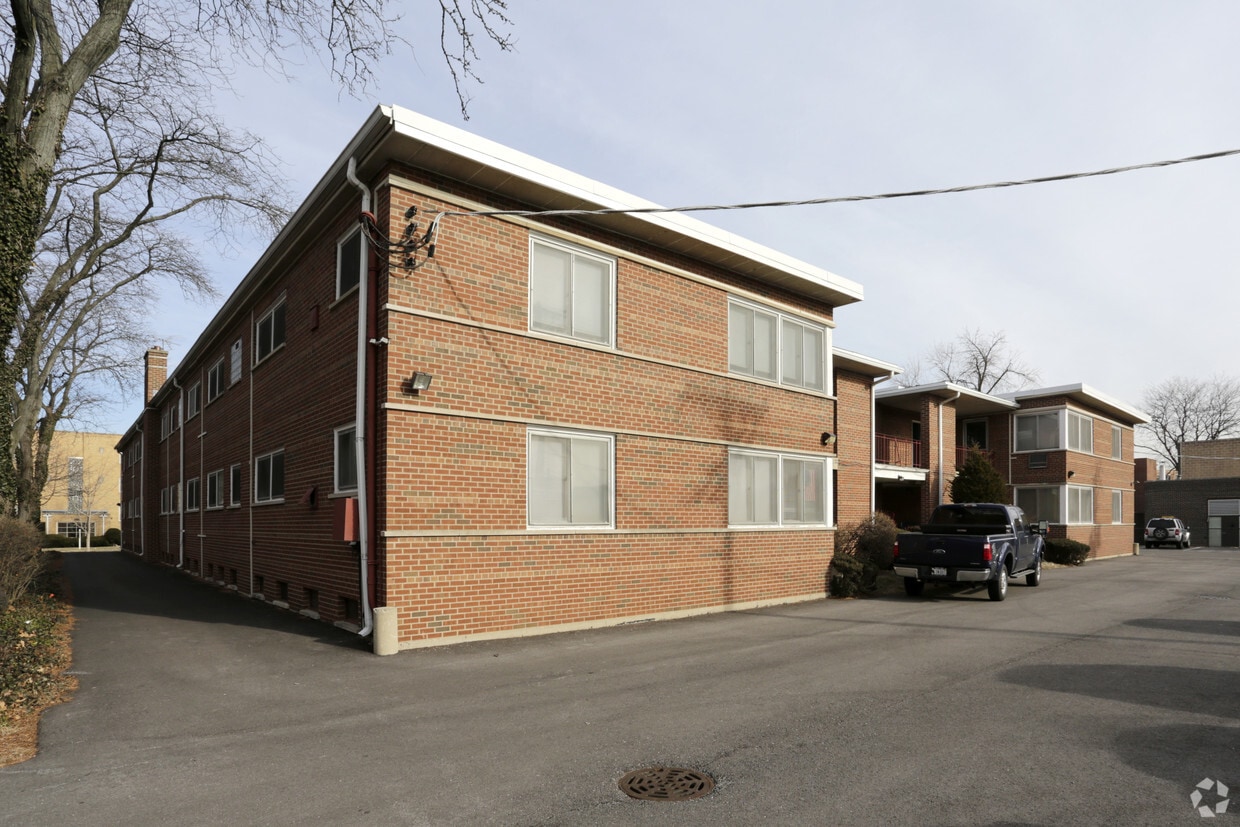 Building Photo - La Claire