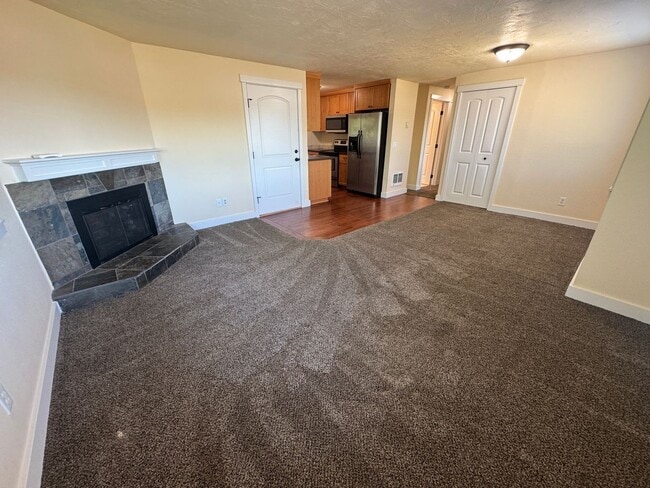 Building Photo - 2850 Newton Pl