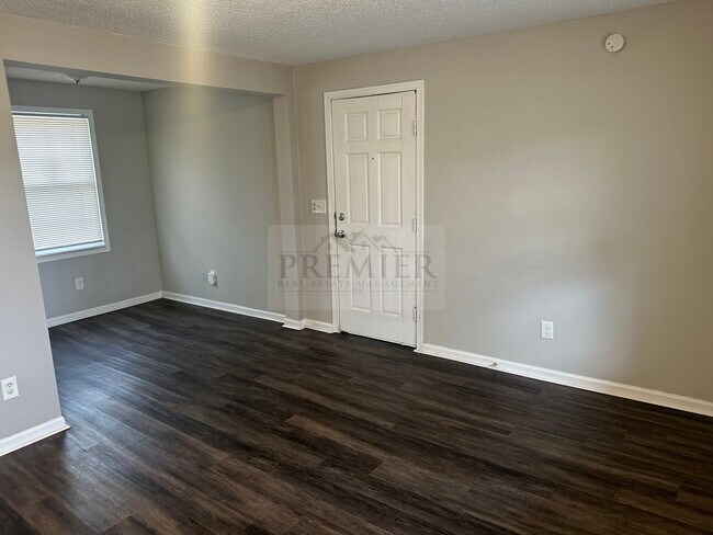 Building Photo - All on ONE-LEVEL! Fresh interior make read...