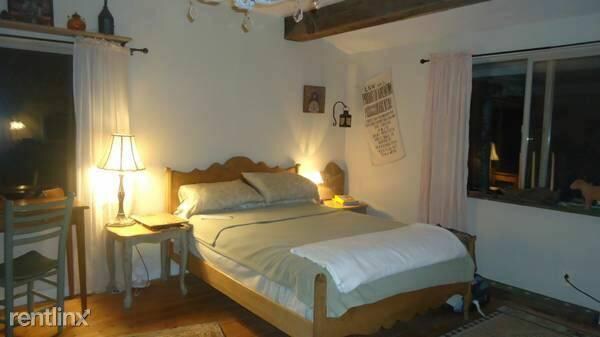 Foto principal - 907 S Curry St