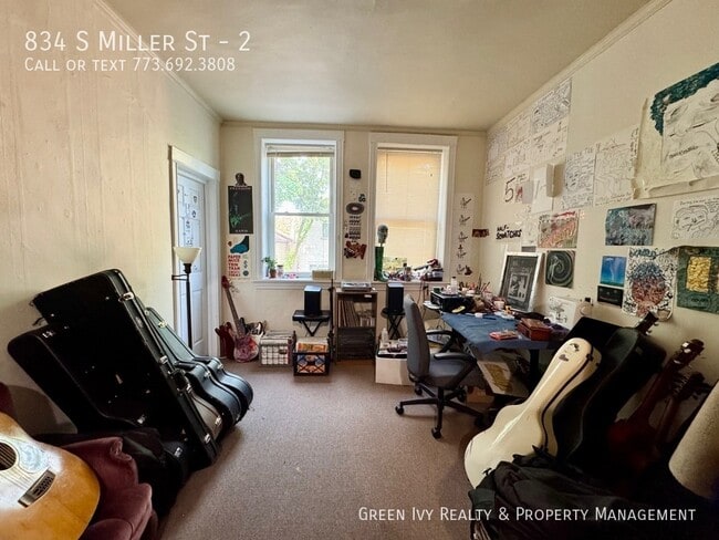 Building Photo - 834 S Miller St