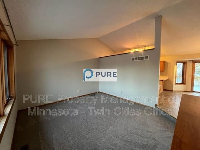 Building Photo - 7190 Upper 157th St W