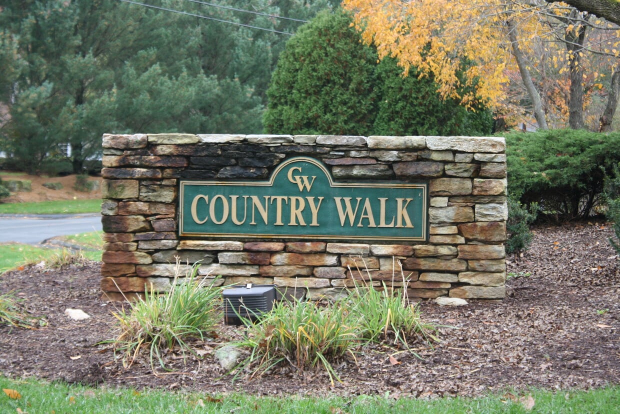 10 Country Walk Unit Country Walk 10, Shelton, CT 06484 Condo for