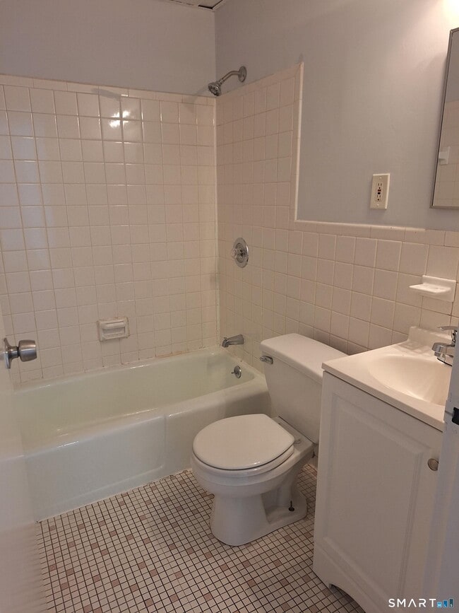 Foto del edificio - 217 Hollister Ave