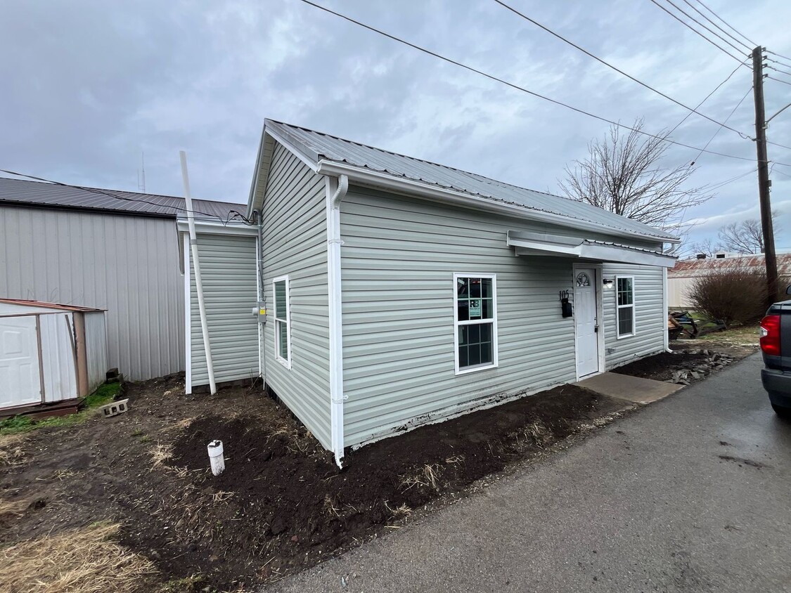 Primary Photo - Low-Maintenance Living: 2-Bed in Lawrenceburg