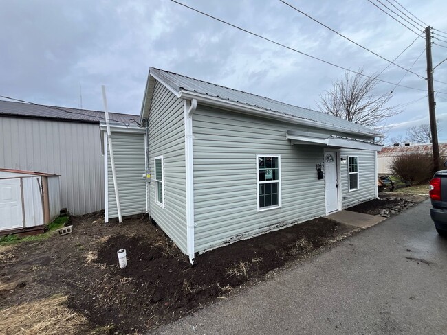 Building Photo - Low-Maintenance Living: 1-Bed in Lawrenceburg