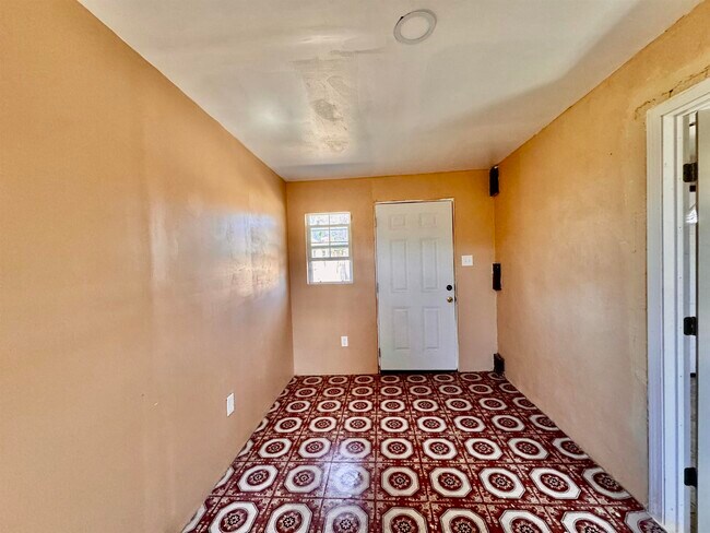 Building Photo - 207 W San Pedro St