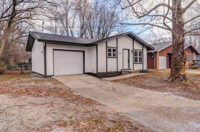 Building Photo - 2941 W Pacific St