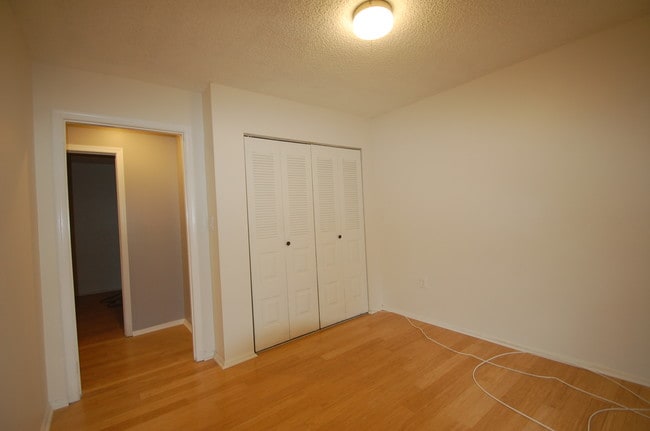 Building Photo - 66 Canterbury Ct