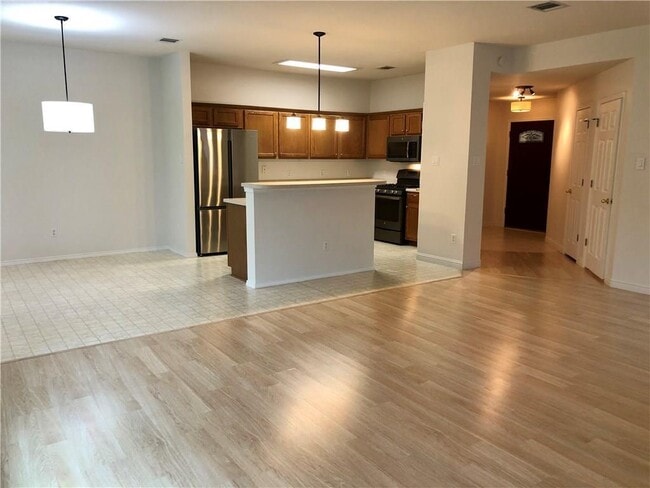 Foto del edificio - 1515 Lochaline Loop