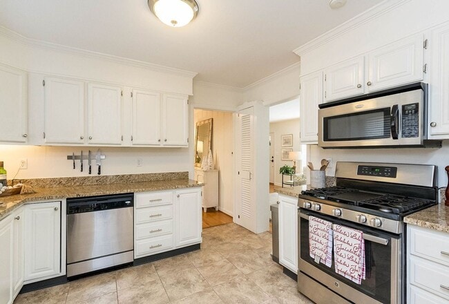 Photo - Cute Ranch in Crieve Hall House