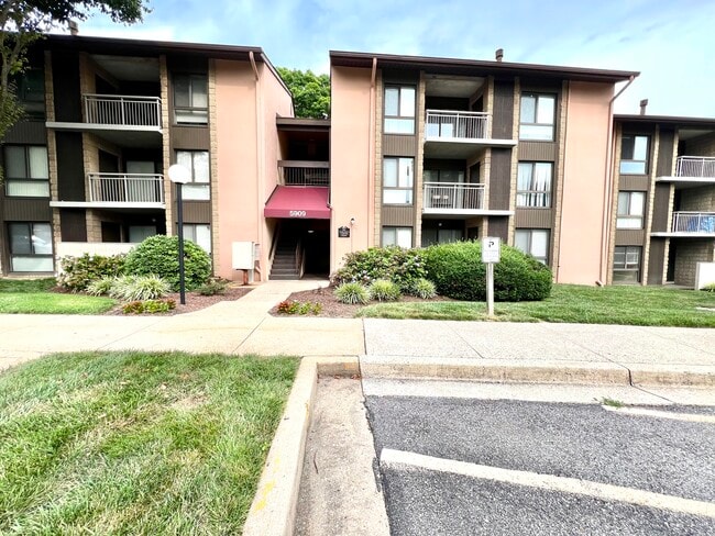 Building Photo - 5909 Tamar Dr